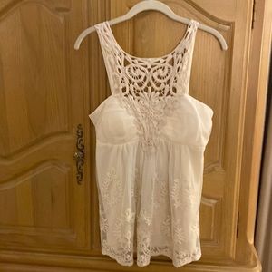 Boston Proper Gorgeous Lace Cream top Size Med